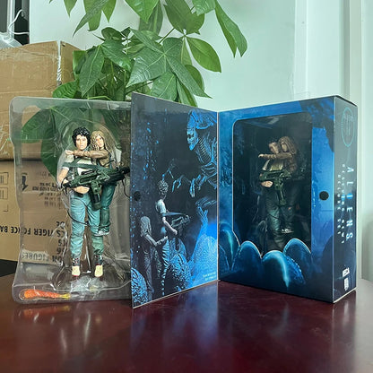 NECA Alien 2 LT Ellen Ripley & Newt Figure – Giger Xenomorph Facehugger Collectible Action Model Toy, Perfect Gift