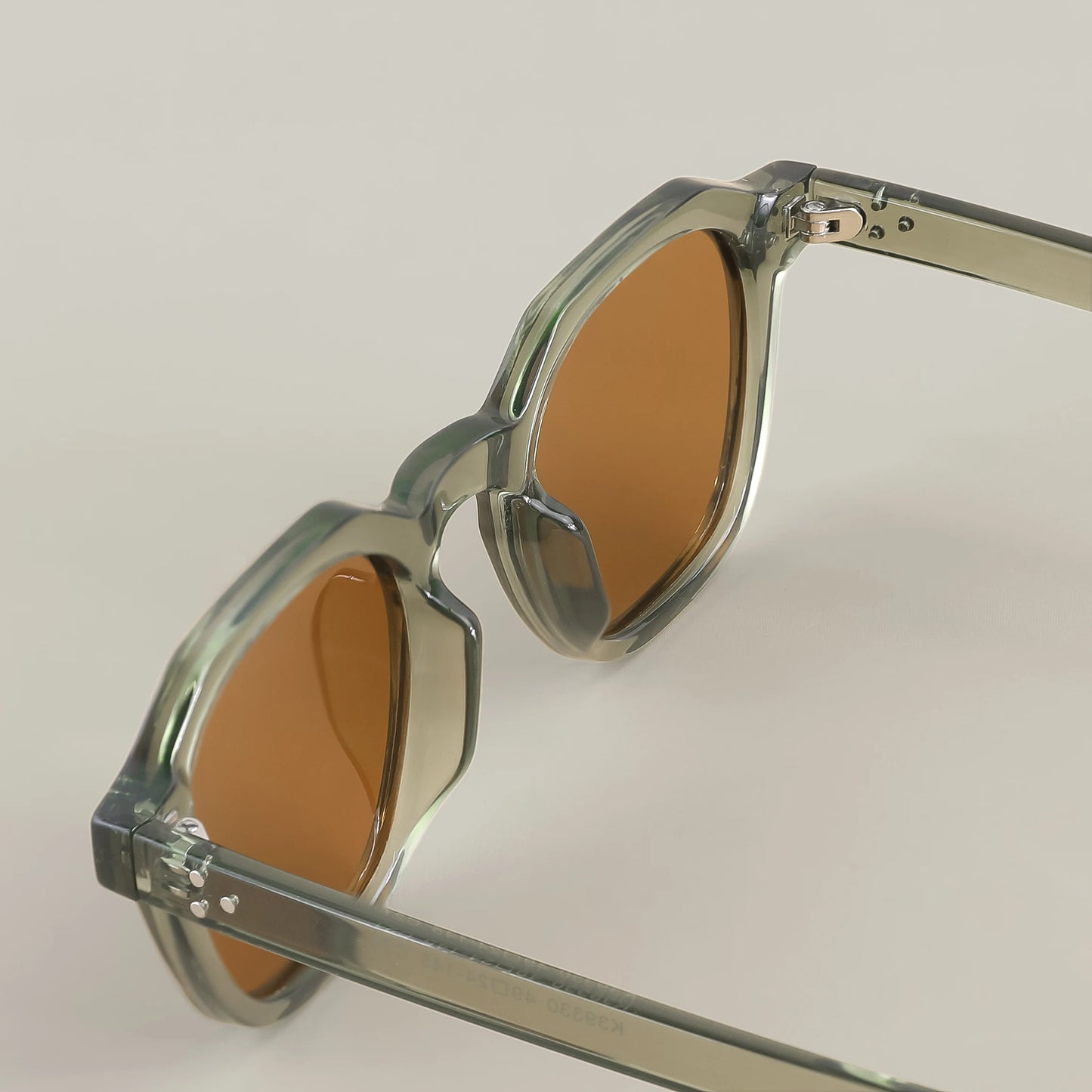 CATERSIDE Retro Polarized Sunglasses – Ultralight TR90 Frame Polygon Style for Men & Women, High-Quality Travel Eyewear