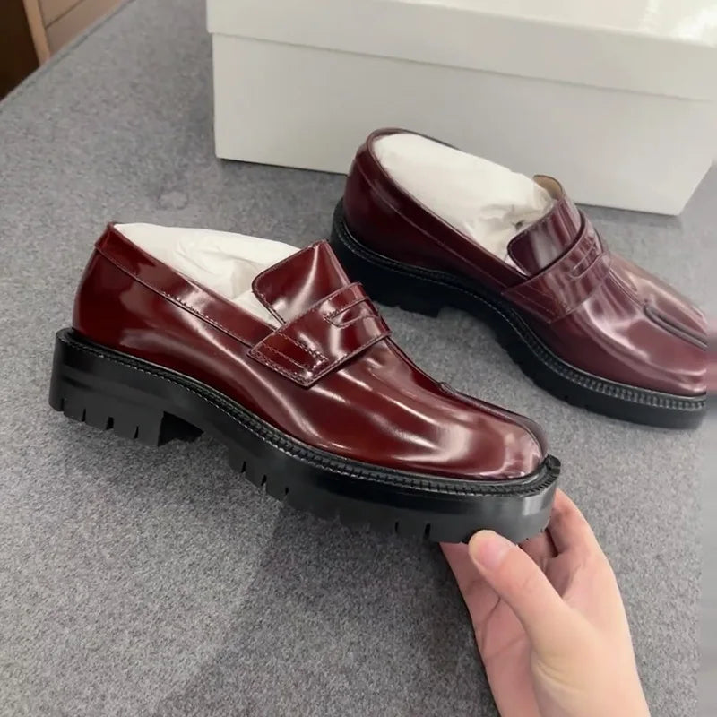 Women’s Split Toe Flats — Slip-On Casual Tabi Mary Janes, Pig Hoof Style Loafers, Fashionable Shoes