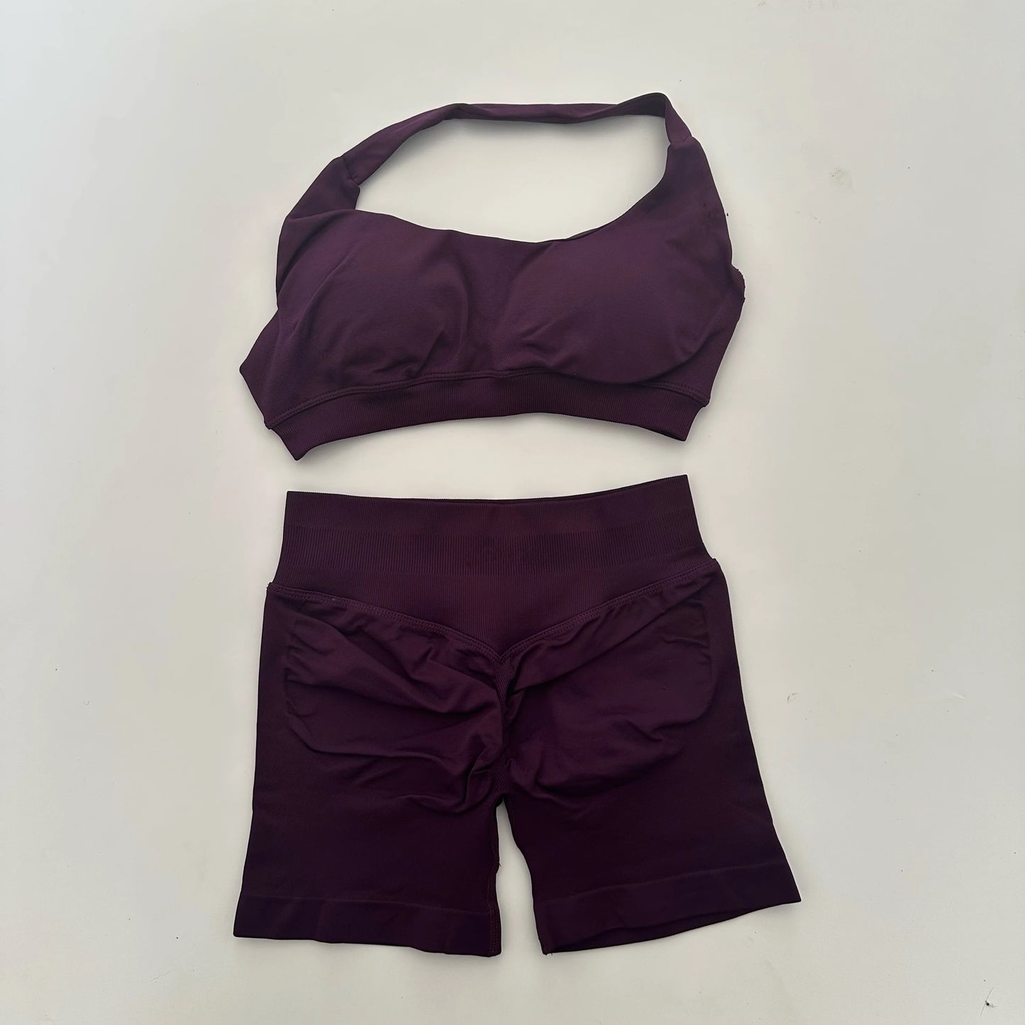 2PCS Seamless Yoga Workout Set – Scrunch Shorts & Halter Sports Bra Gym Fitness Outfit