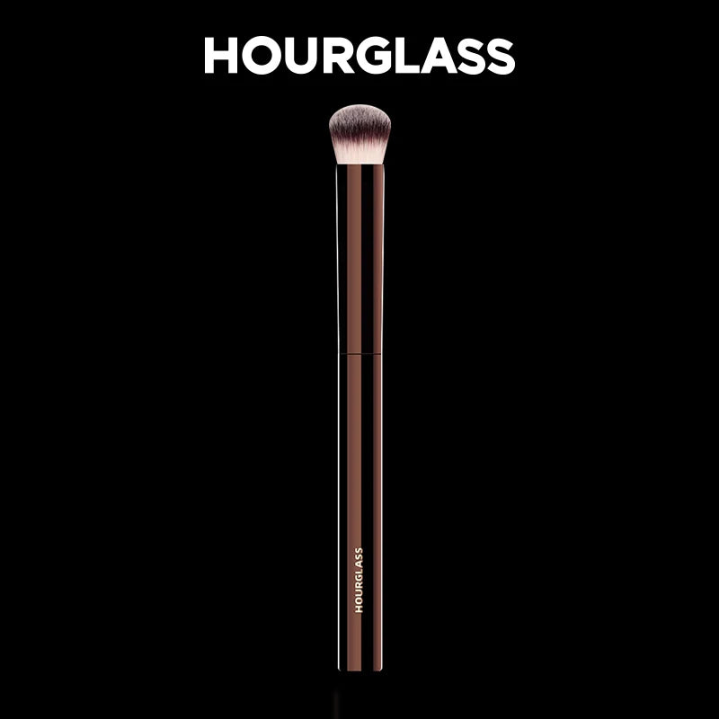 Hourglass No.19 Vanish Concealer Brush – Soft Fiber, Seamless Finish Face Makeup Brush