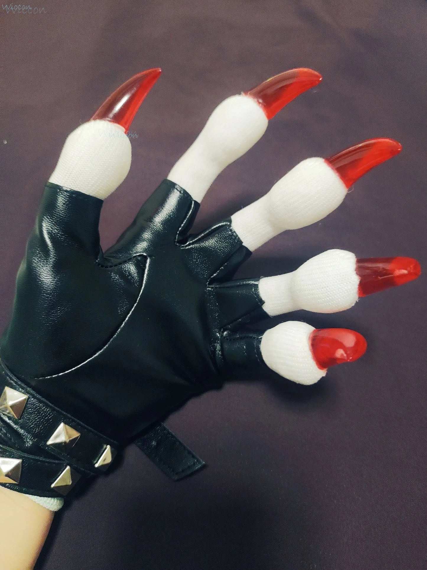 Kigurumi Furry Claw Gloves — Plush Fursuit Paws for Cosplay Unisex Handwear (Black/White/Multicolor)