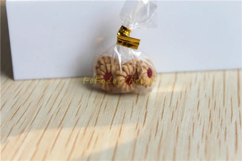 1/12 Miniature Dollhouse Cake – Pretend Play Dessert Toy for Blythe & BJD Dolls