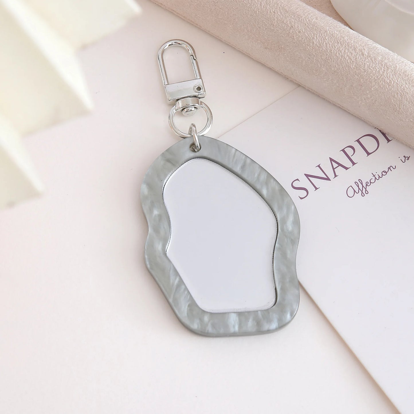 Mini Resin Makeup Mirror Keychain - Irregular Portable Touch-Up Mirror Bag Charm for Purses & Backpacks