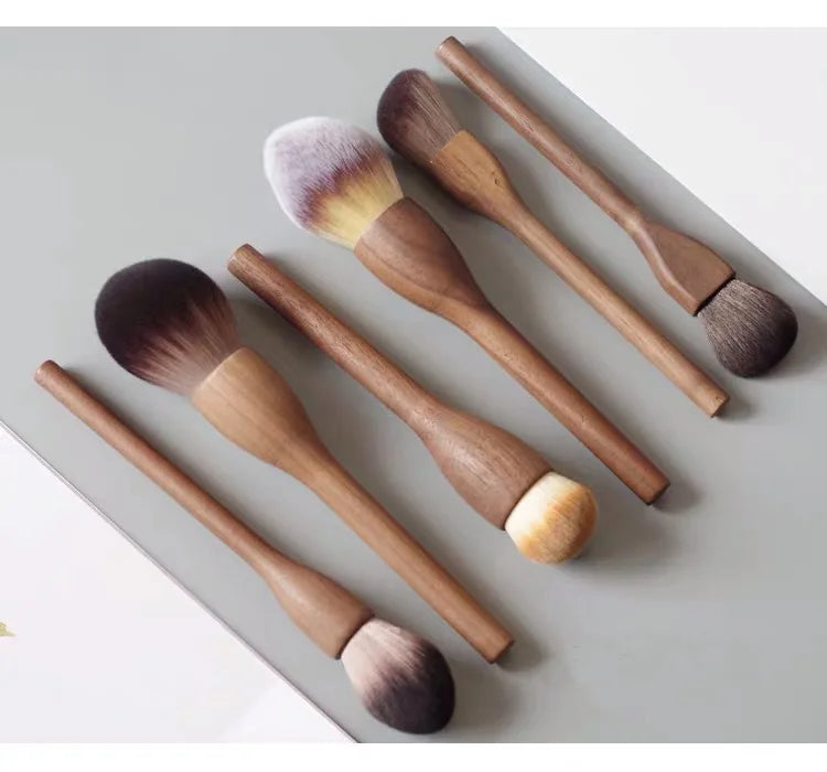 New European Vintage Wood Handle Makeup Brush – High-Quality Walnut Soft Powder, Blush & Foundation Contour Brush