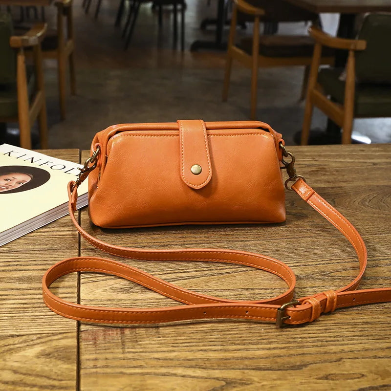 Minimalist Women’s PU Shoulder Bag - Trendy Crossbody Handbag with Clip for Daily & Professional Use