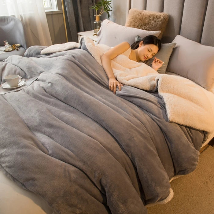 Wool Throw Blanket – Double-Sided Warm Winter Bedspread for Queen Beds & Camping