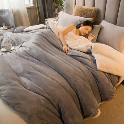 Wool Throw Blanket – Double-Sided Warm Winter Bedspread for Queen Beds & Camping