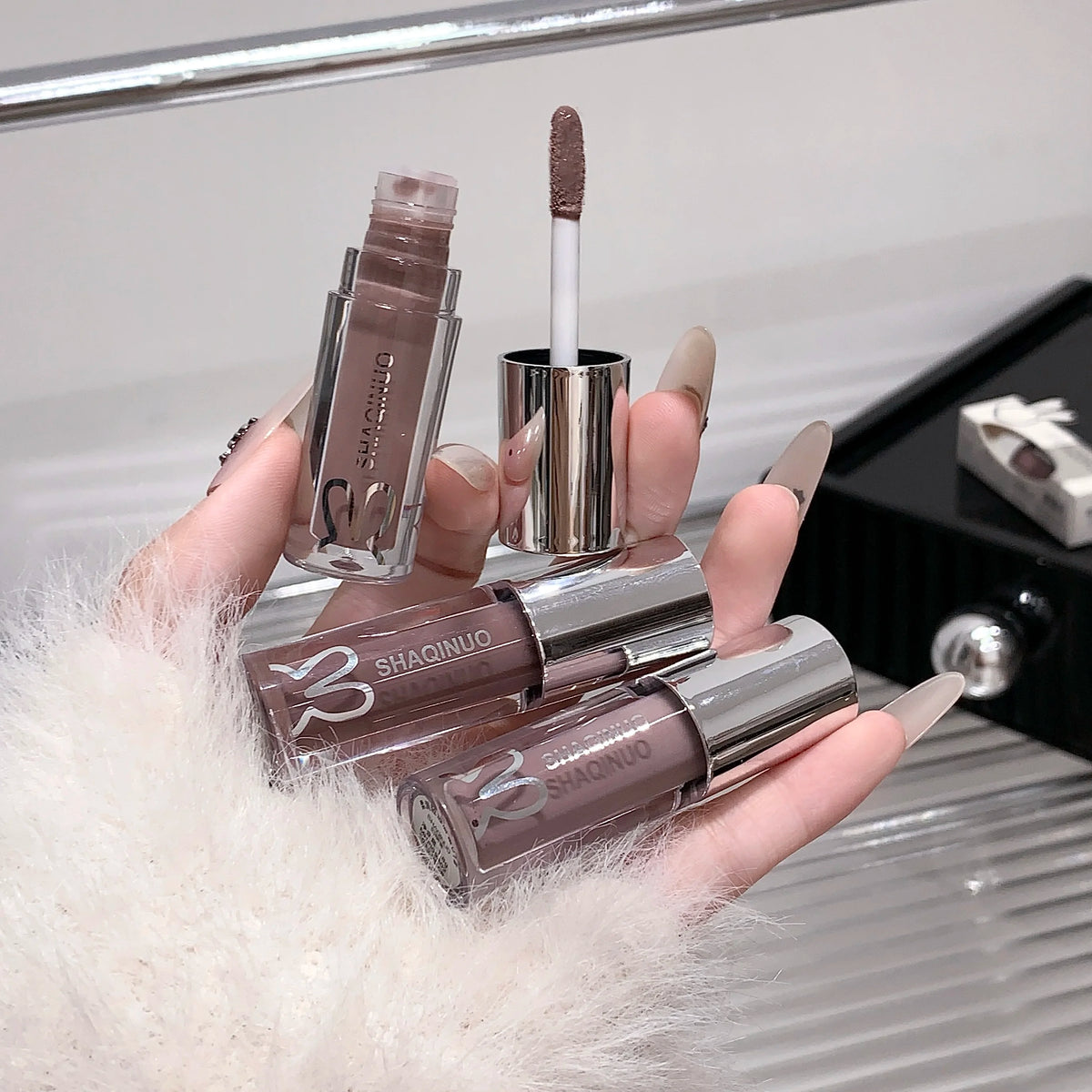 SHAQINUO Water Light Mirror Lip Gloss - Pearlescent Sparkling Moisturizing Lip Oil for Glossy Lips