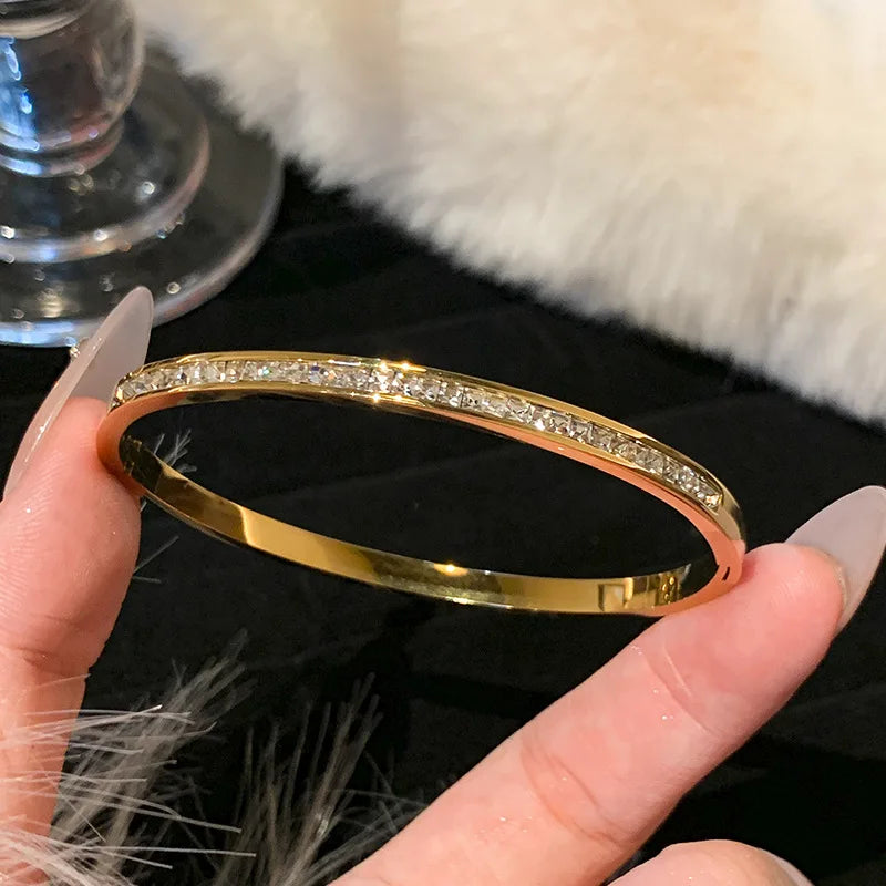 Women's Fashion Stainless Steel Waterproof Luxury Bracelet – Stylish Jewelry for Date, Party, and Festival Gifts - S090
