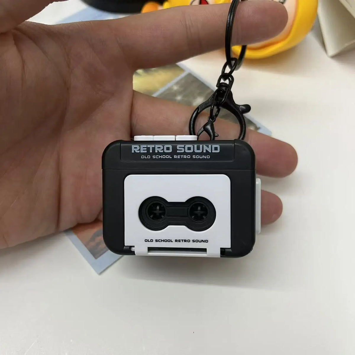 Retro Recorder Keychain - 15-Second Voice Recorder Cassette Tape Pendant for Bags, Couples & Friends