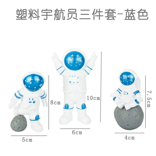 4-Piece Astronaut Figurine Set – Spaceman Statue Sculpture Educational Toy & Desktop Home Decoration Gift for Kids