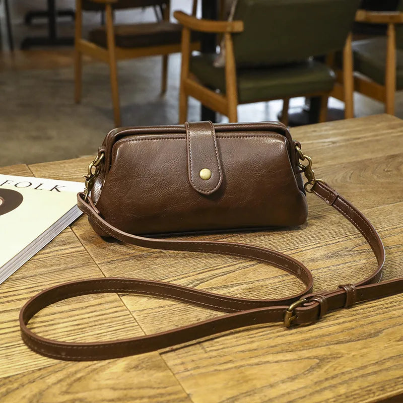 Minimalist Women’s PU Shoulder Bag - Trendy Crossbody Handbag with Clip for Daily & Professional Use
