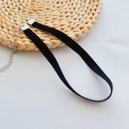 Vintage Black Velvet Choker - Simple Strap Neckband Collarbone Necklace Fashion Accessory