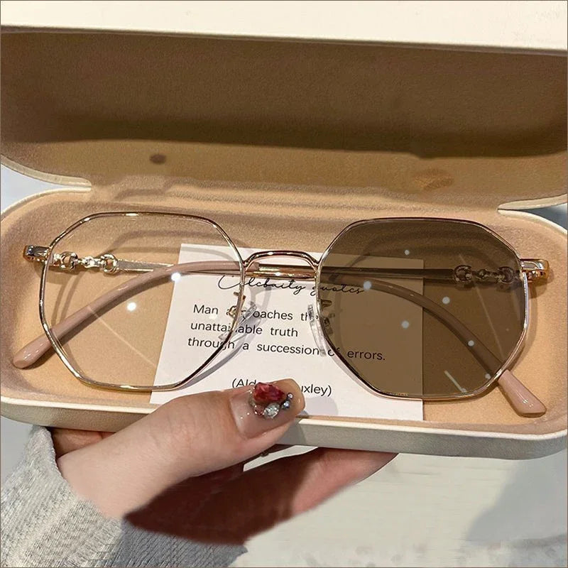 Women's Smart Photochromic Prescription Glasses – Color-Changing Outdoor Sunglasses for Myopia
