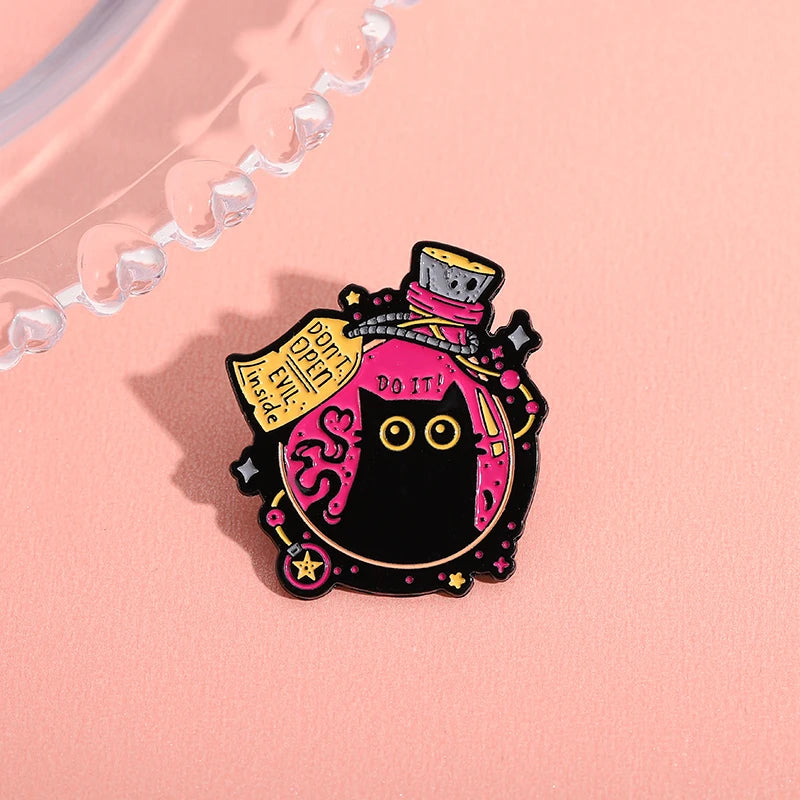 Cute Big-Eyed Black Cat Enamel Pin – Elf Magic Potion Animal Brooch for Halloween Jewelry Gift