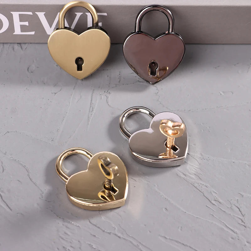 Vintage Heart-Shaped Metal Mini Padlock – Key Lock for Bags, Suitcases, and Luggage Boxes with Key