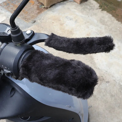 Winter Motorcycle Handlebar Warm Grip Covers – Simulated Plush Thick Gloves for Scooters & Universal Hand Warmer Protection