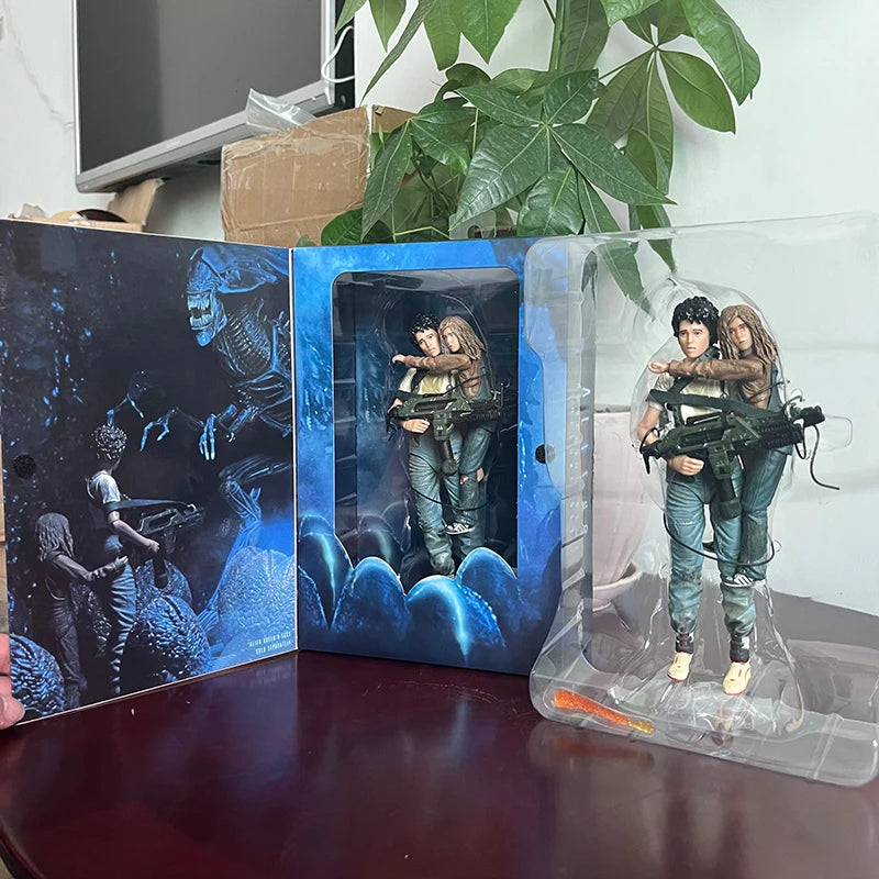 NECA Alien 2 LT Ellen Ripley & Newt Figure – Giger Xenomorph Facehugger Collectible Action Model Toy, Perfect Gift