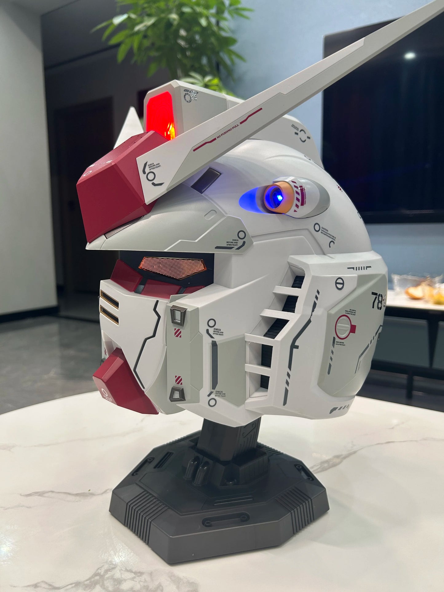 Bandai Gunpla RX-78 Gundam Head Collection – Wearable Robot Kit Action Figure, Cosplay Model for Kids, Halloween & Christmas Gift