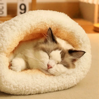 Thermal Plush Cat Cave Bed – Warm Enclosed Snuggle Sack Sleeping Bag for Cats, Hamsters & Small Pets (Winter Cozy Nest)