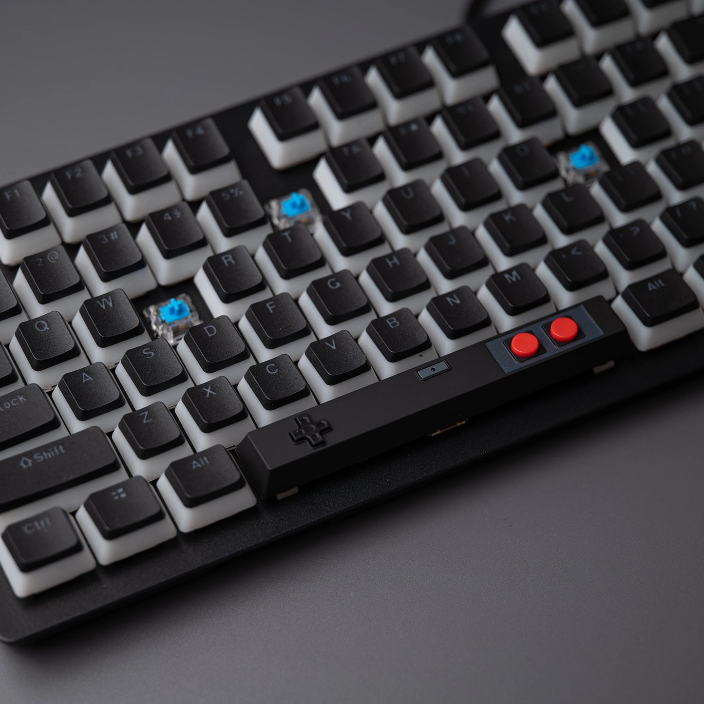 Retro Gamepad Keycap 6.25u Spacebar – Artisan ABS Keycap for MX Switches, Black & White for Mechanical Gaming Keyboards