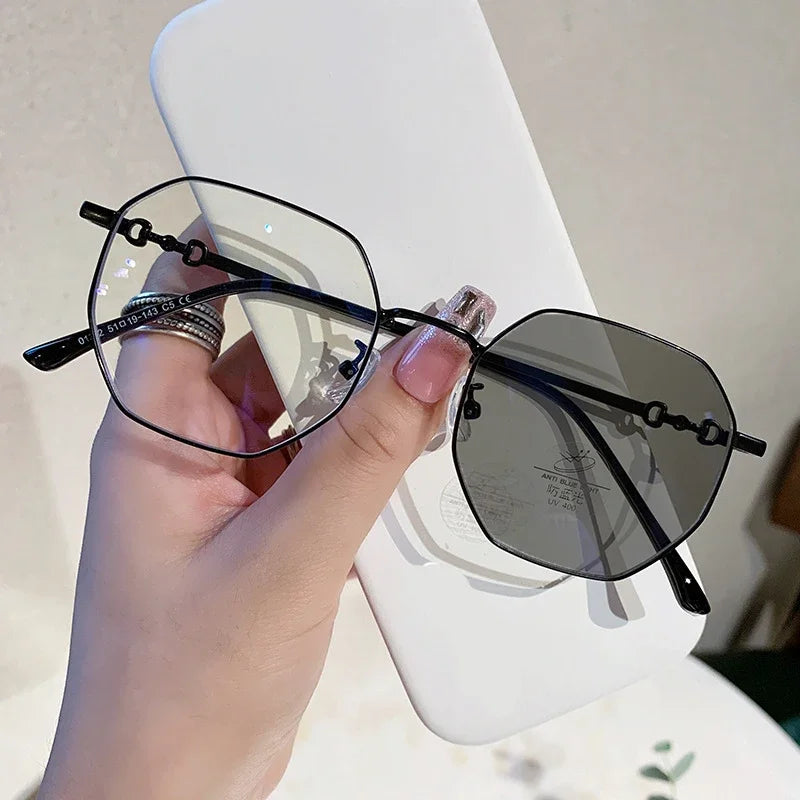 Women's Smart Photochromic Prescription Glasses – Color-Changing Outdoor Sunglasses for Myopia