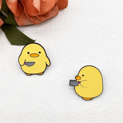 Cute Yellow Duck with Knife Enamel Brooch – Fun Cartoon Metal Pin, Creative Personality Badge & Best Friend Gift