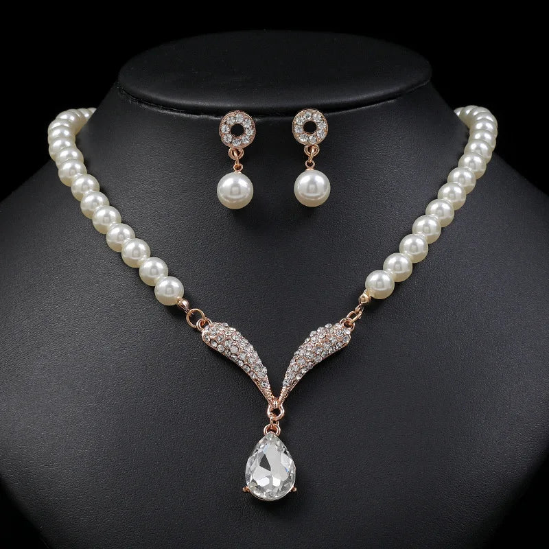 Women's Imitation Pearl Jewelry Set - Personalized Pendant Necklace & Earrings for Elegant Holiday Fashion