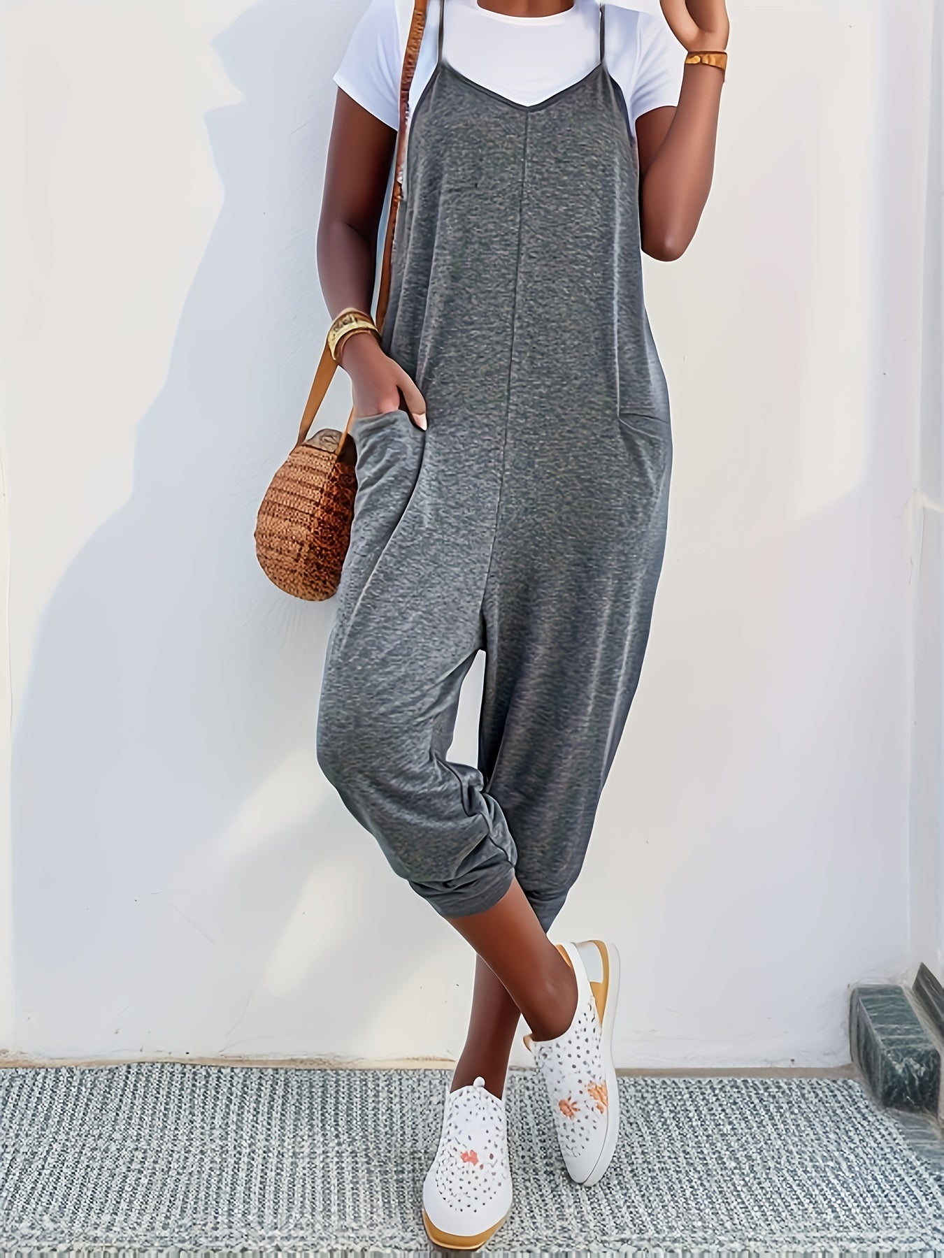 Solid Patched Pockets Overall Jumpsuit – Versatile V-Neck Design for Spring and Summer – Women’s Clothing
